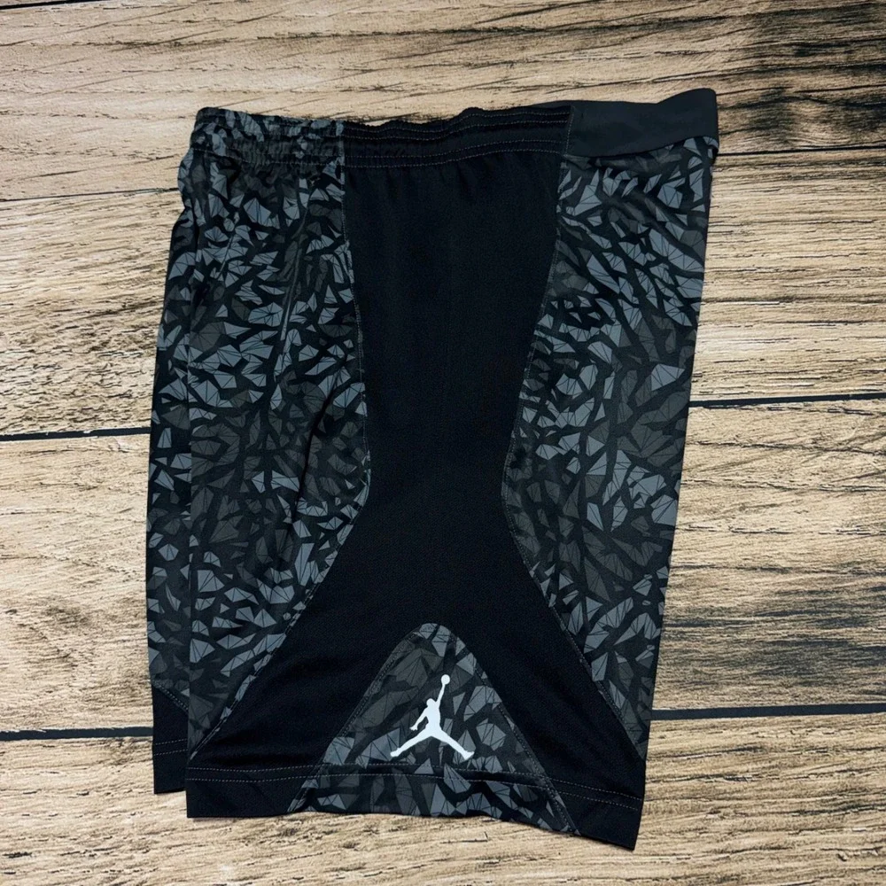 Jordan Training Shorts Mens M Black Grey Shattered Print Basketball 615072-011